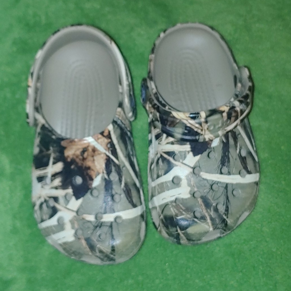 Toddler crocs
